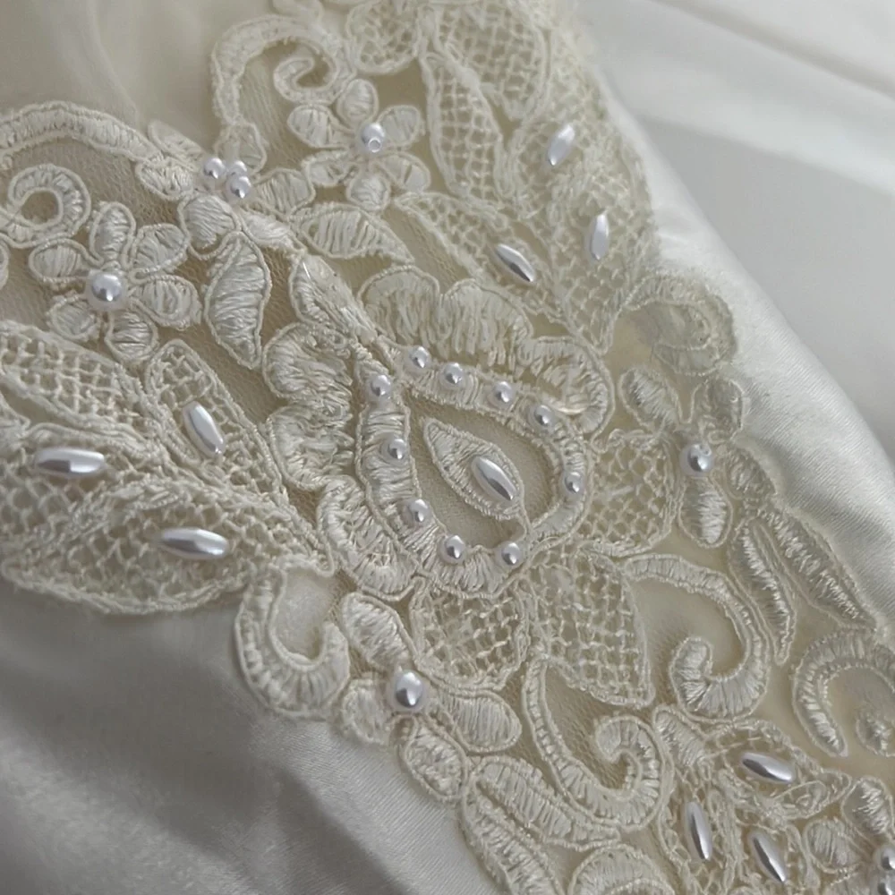 Dentelle here satin